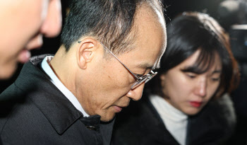 내란특검, 추경호 의원 불구속 기소…"尹에 협조 요청 받아"