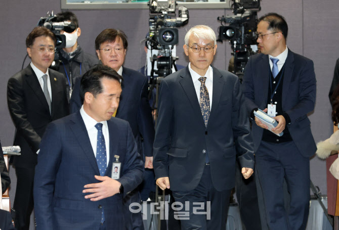 국민을 위한 사법제도 개편 과제 공청회 입장하는 천대엽 법원행정처장                                                                                                                                