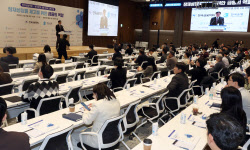 [포토]한국은행-한국금융학회, 잠재성장률 제고를 위한 금융의 역할 심포지엄 열려                                                                                                                           