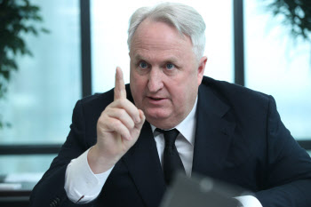 국힘 인요한 국회의원직 사퇴…“기득권 내려놓고 본업 복귀”(상보)