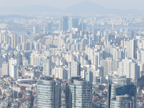은행은 줄었는데 2금융권 '풍선효과'...지난달 가계대출 4.1조 ↑ - 뉴스 썸네일 이미지