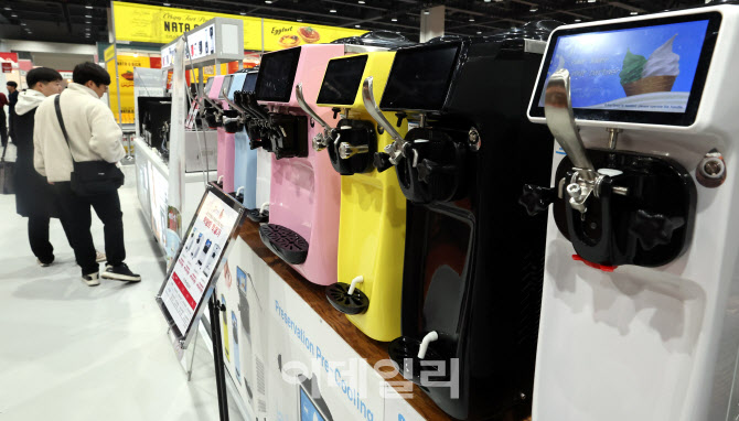 알록달록 커피 머신들                                                                                                                                                                              