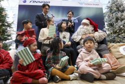 [포토]한국 어린이들에게 미리 선물 주는 핀란드 공식 산타클로스                                                                                                                                           