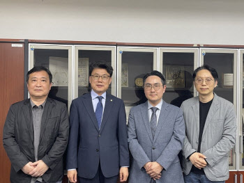 &apos;인증제 도입&apos; 담은 디지털헬스산업육성법 발의…산업계 “환영”