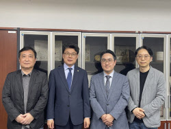 &apos;인증제 도입&apos; 담은 디지털헬스산업육성법 발의…산업계 “환영”