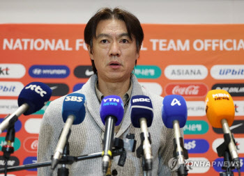 출장 마치고 돌아온 홍명보 감독 "후보지 8곳 검토...고지대 적응 가장 중요"