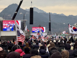 ‘계엄 1년’ 뒤에도 도심권 집회…“계엄은 합법”[사회in]
