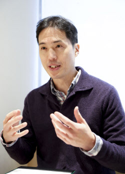 AI 에이전트, ‘경제의 관문’… “네이버·두나무 결합, AI 3대 강국 시험대”[only이데일리]