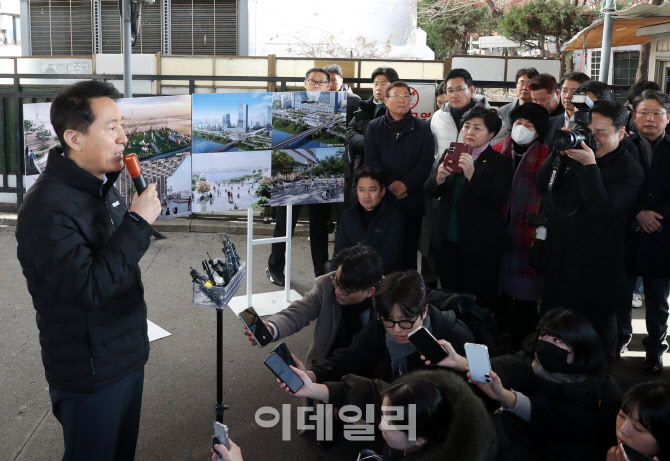  동서울터미널 브리핑하는 오세훈 서울시장                                                                                                                                                          
