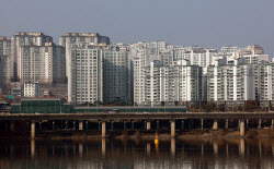 “3조 빠져나갔다”…퇴직연금 깨고 집 산 김부장들