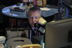 [속보]계속되는 AI주 약세·고용지표 대기…뉴욕 3대지수 일제히 하락