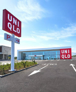 ‘매출 1조’ 유니클로·‘추격자’ 탑텐…내년도 'SPA 전성시대'