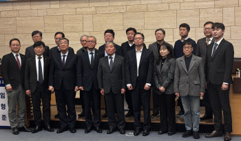 윤석헌 “AI 투자와 대부업 활성화, 동시 추진해야”