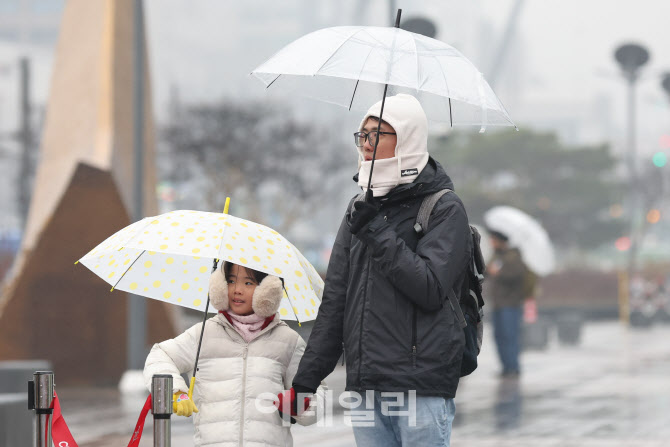 겨울비 내리는 도심                                                                                                                                                                                