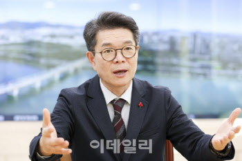 "서울시장 여조서 오세훈 제쳤다"…‘정원오 테마주’ 들썩