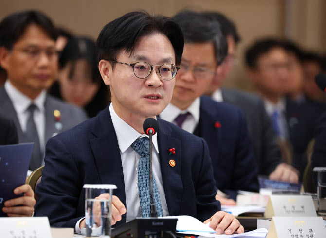 김정관 “지역성장 기반 산업대전환 ‘올인’”…이 대통령 “적극 진행해달라”