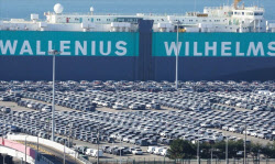 EU, 2035년 내연차 금지 계획 철회…車 '방긋'·배터리 '울적'