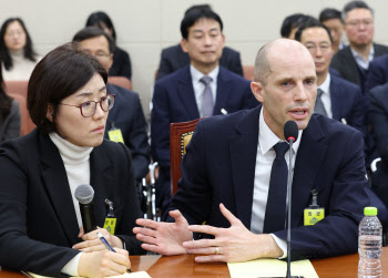 쿠팡 김범석 ‘강제 소환’ 되나…무대응에 뿔난 국회