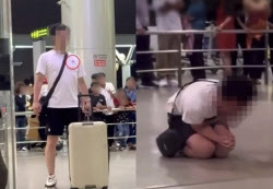 “비행기서 베트남 女 성희롱” 끌려 나온 한국男, 결국(영상)