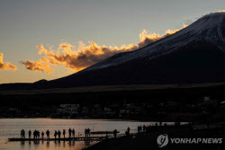 日 ‘타이완 발언’ 여파에 中 방일객 급감…한 달 새 15만명 줄어