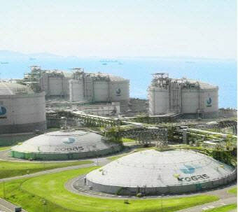 LNG 바닷물로 데우고 배출가스 재활용↑…탄소배출 3분의 1 줄인 가스公