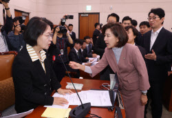 허위조작정보 근절법, 법사위 통과…국힘 "입틀막법" 반발 퇴장(상보)