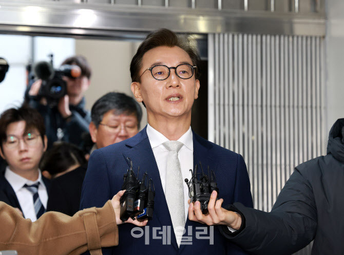  경찰청 출석해 입장 밝히는 전재수 전 장관                                                                                                                                                         
