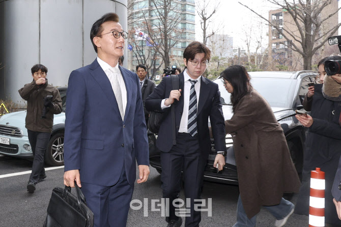  경찰청 출석하는 전재수                                                                                                                                                                           
