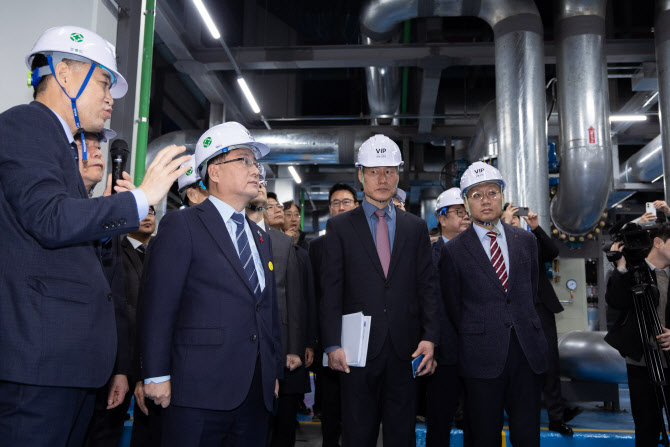 무역센터, 한강수 이용 친환경 냉방 개시…“에어컨 7000대 대체”