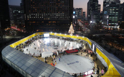 [포토] '서울광장 스케이트장' 야경                                                                                                                                                             