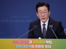 李 "금융 영역, 피도 눈물도 없어"…서민금융 쏟아낸 금융위(종합)