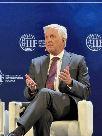 “월러, 트럼프 연준의장 면접서 ‘긍정 평가’…후보군 4명으로 압축”