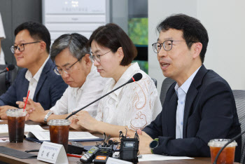 “의사 1만명 이상 부족” 공감대…의대증원 힘 실리나