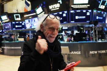 S&P500, AI주 강세에 3거래일 연속 상승…산타랠리 기대감 쑥[월스트리트in]