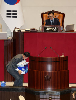 토론 마친 장동혁 대표                                                                                                                                                                                   