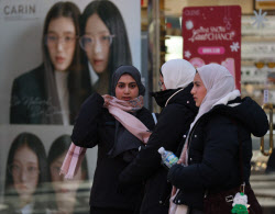 [포토]'한국 추위에 대비하세요'                                                                                                                                                                