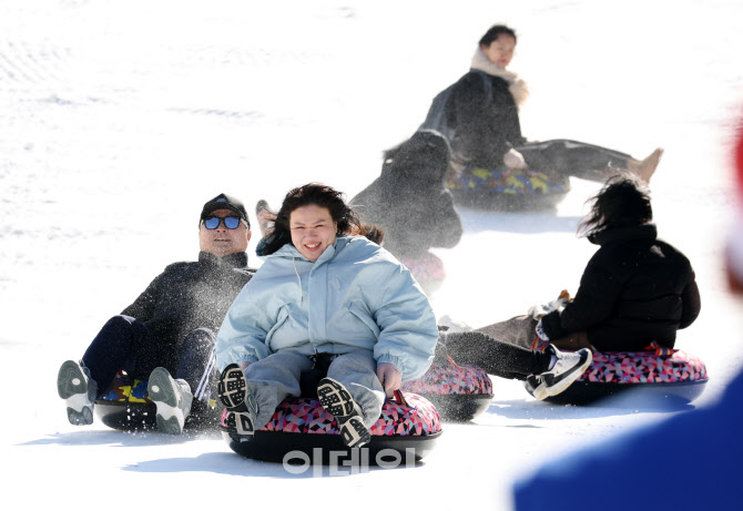 겨울엔 눈썰매!                                                                                                                                                                                    