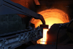 대기업은 AI로 쇳물공정 자동화...중기는 AI 카메라 도입도 못해[only이데일리]