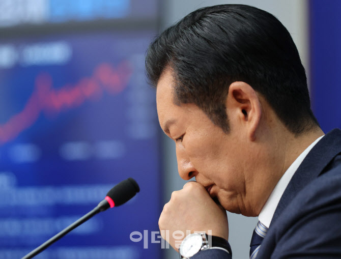 정청래, 김병기 논란에 사과 '매우 심각히 지켜본다'                                                                                                                                       