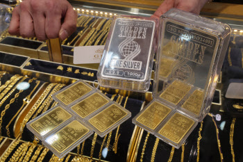 금·은, 또 동반 사상최고치 경신…지정학적 리스크에 달려 약세 영향