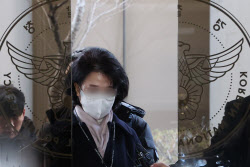 경찰, ‘통일교 자금관리’ 한학자 前비서실장 재소환…피의자 전환