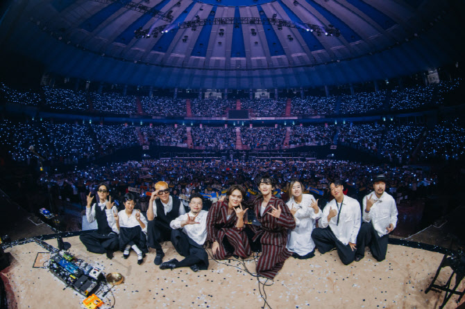 떼창 넘어 합창... 잠실 수놓은 잔나비 '합창의 밤'[리뷰] - 뉴스 썸네일 이미지