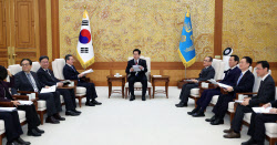 李대통령, 오늘 청와대서 국무회의 첫 주재…소회 밝힐까