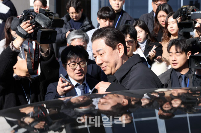 원내대표직 사퇴, '국회 나서는 김병기'                                                                                                                                                   