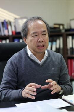 “AI 버블? 돈 안 끊긴다…2026년 승부처는 AI 앱"