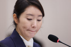 '1억 금품수수 의혹' 강선우, 탈당…