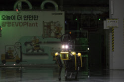 산업현장 지키고 있는 로봇들…피지컬 AI는 '이미 현실'