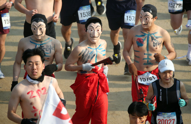 '새해 맞이 마라톤'                                                                                                                                                                     