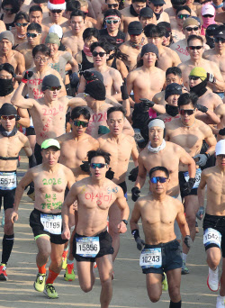 [포토] '가족 건강 기원해요'                                                                                                                                                                   