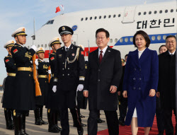 李대통령, 오늘 시진핑 주석과 정상회담…한중 관계 복원 분수령